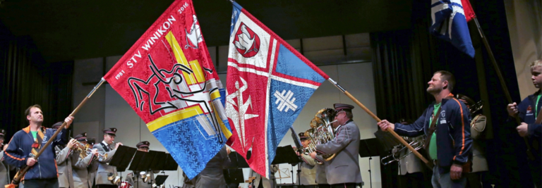 Turnverein STV Winikon erhält neue Vereinsfahne