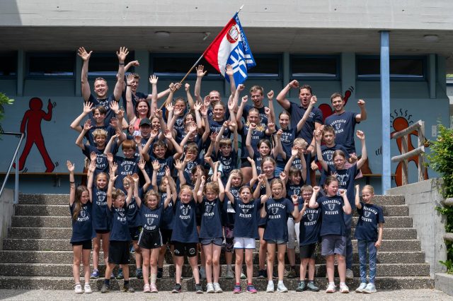 Am Sunntig hend d'chend dörfe am Jugitag z Ballwil teilnäh und met ganz vell Isatz und freud ihres Beschte gäh.💪 
Es freut eus ganz bsonders das eini vo üsne Gruppe de erschti Platz erreicht hed.🥇🎉 Mir sind stolz uf alli Chind wo mitgmacht händ und eifach eres Beschte gäh händ – das zählt am meiste. 🤩👏