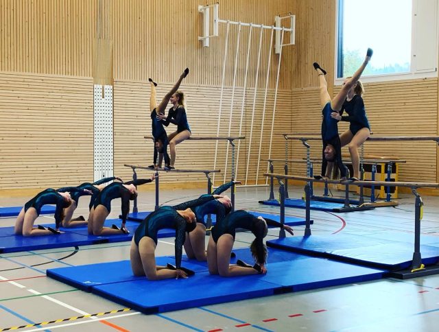 Ein Teil unserer Jugend schnupperte heute an der Vereinsmeisterschaft etwas Wettkampfluft. 🤸🏼‍♀️👯‍♀️⭐️ Hast auch du Lust, bei uns dabei zu sein? Melde dich für ein Probetraining an. Infos zu uns findest du unter: https://stvwinikon.ch/jugend/  Mer freued üs of dech! 🤗