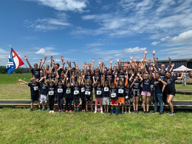 Mit prächtigem Sommerwetter konnten wir heute mit rund 35 Kindern am Jugitag und an den Vereinsmeisterschaften in Neuenkirch teilnehmen! ☀️💥
Das GETU gross erturnte eine super Note von 7.58 und die Gym Kids ertanzte eine super Note von 7.31. Die Jugi bestreitete verschiedene Spiele und die 100er Staffette mit Bravour. 👏🏻💪🏻 #Turnfestneuenkirch #Jugitag #Vereinsmeisterschaft #STV #stvwinikon