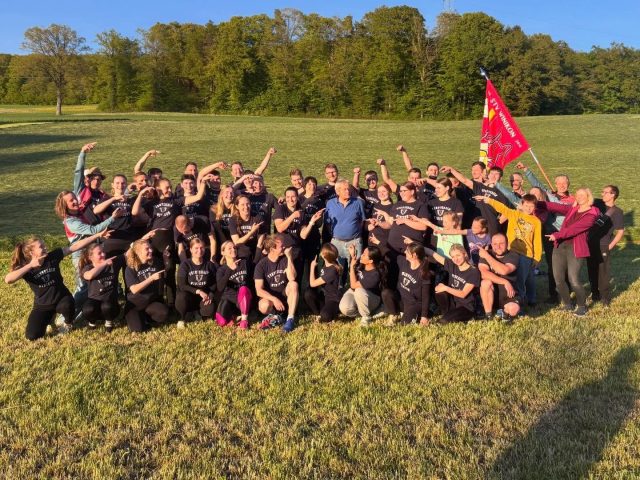 D Öberraschig esch glonge!💐🫶🏼

Zum 80. Gebortstag vom Hans hend mer üses Training chorzerhand i sin Garte verleid! 🤸🏼‍♀️🤸🏼‍♂️💥🌿

Bi perfektem Wätter und vellne Zueschauer het jedi Disziplin ihres Tornfästprogramm zwei mol chönne vortorne. 💯☀️

De Obig hemmer alli zäme bimene gmüetliche Zämesi mit Grillade, Chueche, Marshmallows und Getränk loh usklinge. 🍰🍻

Danke Hans för alles, was du för euse Verein gleistet hesch!  Mer wönsched der zu dim Gebortstag nome s Beste und freued eus uf witeri schöni Stonde zäme.💐🔥

Hesch au Lost bi eus mitztorne? Alli Infos fendsch uf üsere Website: stvwinikon.ch