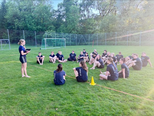 Endspurt vor de Turnfäscht! 💯🔥🤸🏼‍♀️🤸🏼‍♂️

Jetzt gilts nomol alles us de verbliebende Trainings usezhole, z’Schliife und z’Feschtige! 💯
Mer schaffed als Team, blibed fokussiert und gäbed bis zum Schluss Vollgas. D Motivation und d Vorfreud send do! ✨

Zum Abschloss vo dem super Training hemmer eus e Abchüelig verdient. 🍻👏🏻

Wettsch eus a eusne Tornfäscht onterstötze? Oder hesch Lost bi eus metztorne?
Alli Infos fendsch uf üsere website: www.stvwinikon.ch