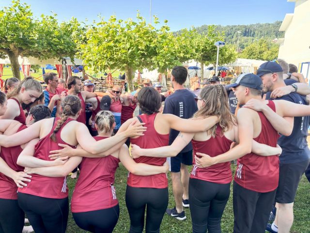 Das Wochenänd send mer mitem Car uf Egg gfahre und hend döffe am Trotzdem Cup teilnäh! 🤸🏼‍♂️🤸🏼‍♀️💯

Es isch extrem heiss gsi! 🔥 Trotzdem hend mer e sehr gueti Leistig zeigt und mit eusne Uftrett  alles usegholt wo gange esch! ✨🙌🏻💯

Mer hend folgendi Note ertornt:
Gymnastik: 8.68
Sprong: 8.53
Barre: 8.53
Stufebarre: 8.39

Bravo, Bravo! 👏🏻👏🏻

Nocheme glongnige Fäscht und em Öbernachte i de Sporthalle hend mer denn höt üsi Tornsaison gmüetlich loh usklinge loh. ✨☀️🌈 

Es esch en rundum glungene Anlass gsi - Es grosses Dankeschön an @tv_egg für d Organisation vo dem tolle Cup! 💐✨